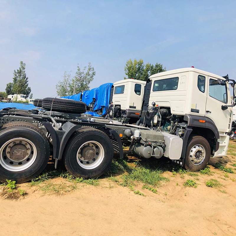 Used Diesel Trucks Howo 6x4 10tires 371 Tractor Truck for Africa