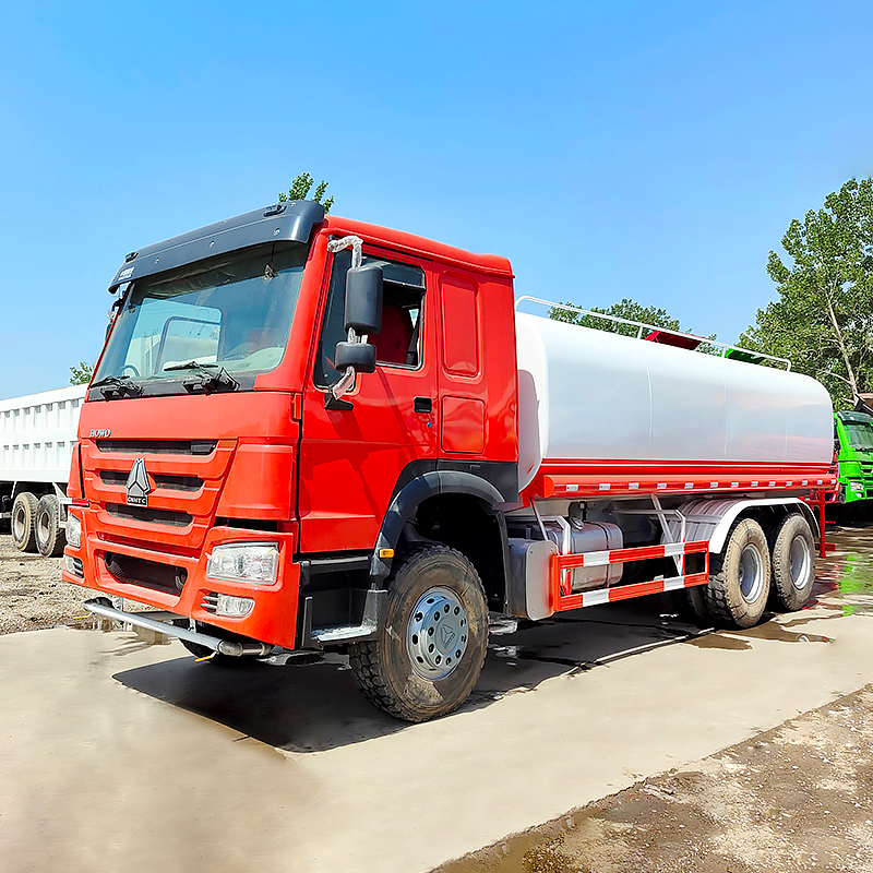 Second Hand HOWO Water Tanks 20000L 6*4 Drive Wheel Sprinkler Water Tank Truck