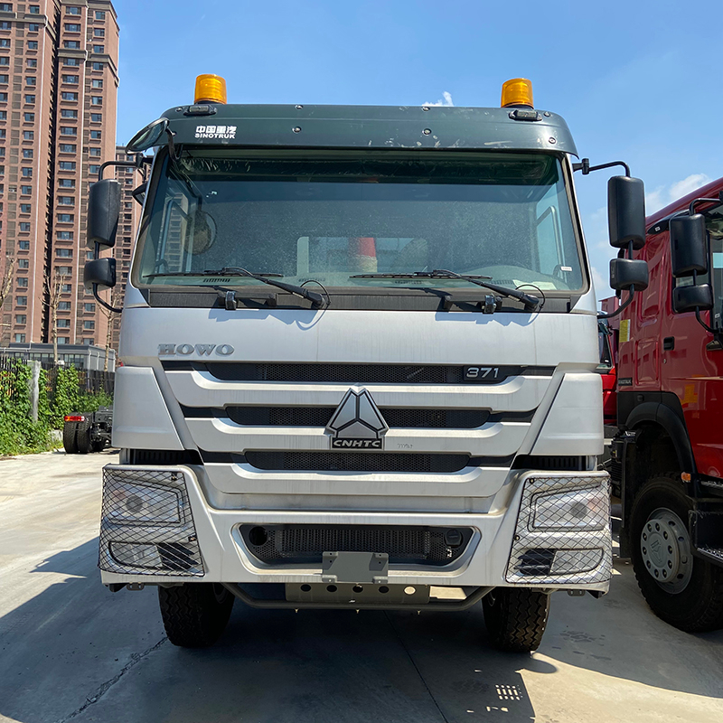 A large stock sino howo tipper dump trucks 8x4 for sale 