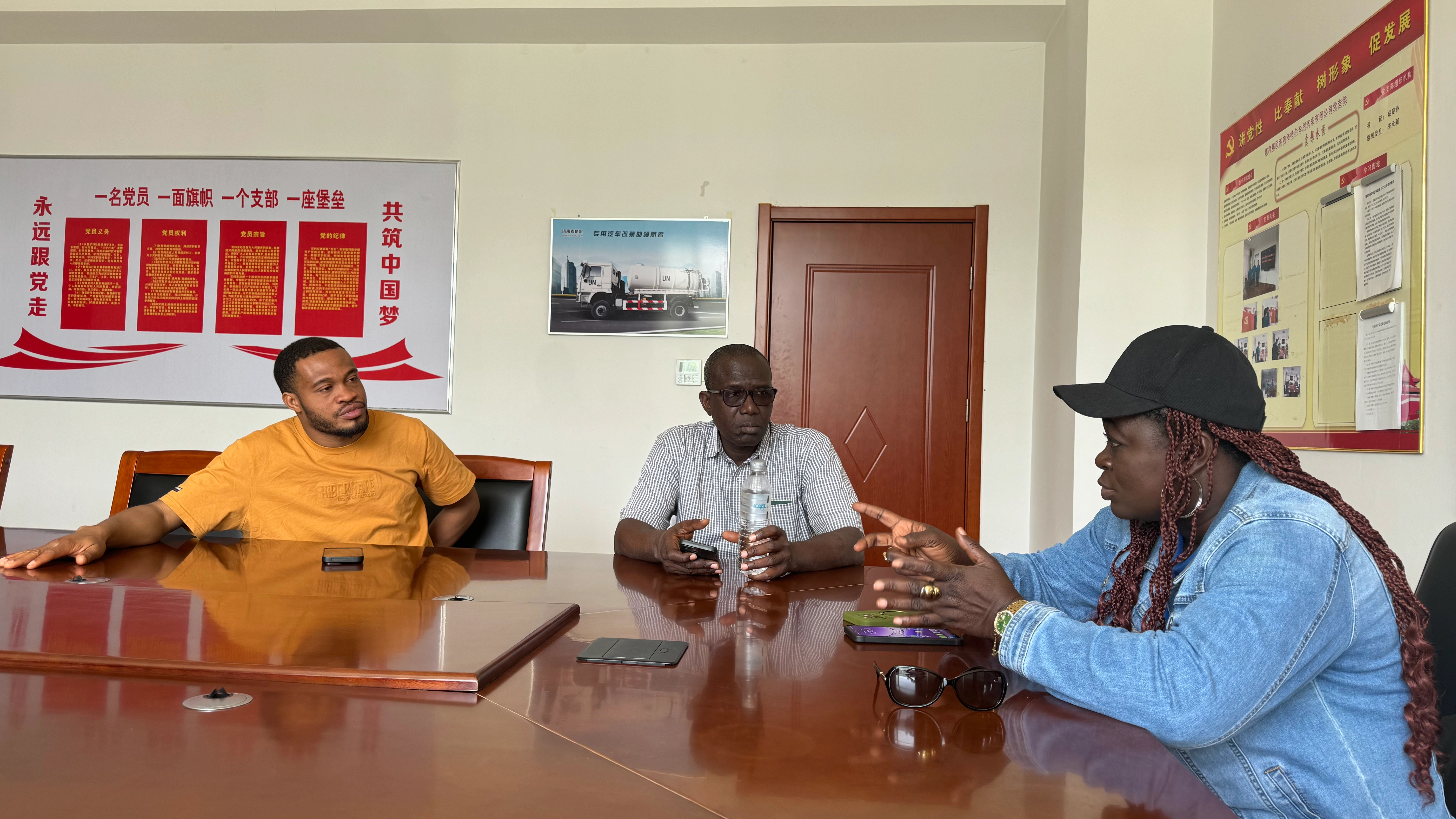 Customers from Angola came to the factory to purchase Howo dump trucks