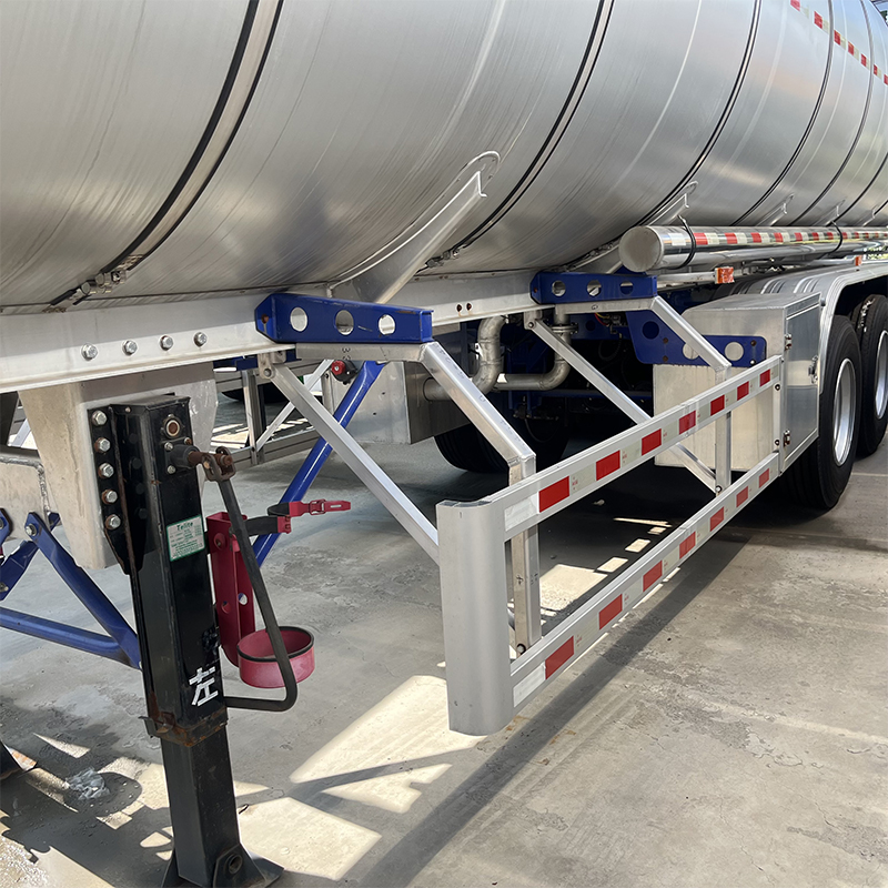 Brand New Oil Tank Semi Trailer 2 3 4 Axles 20 To 50 Cubic Meter Fuel Tanker Trailer