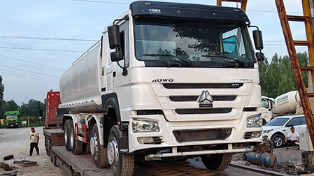 12 Wheels Howo Oil Tank Truck Is about To Be Exported To Sierra Leone